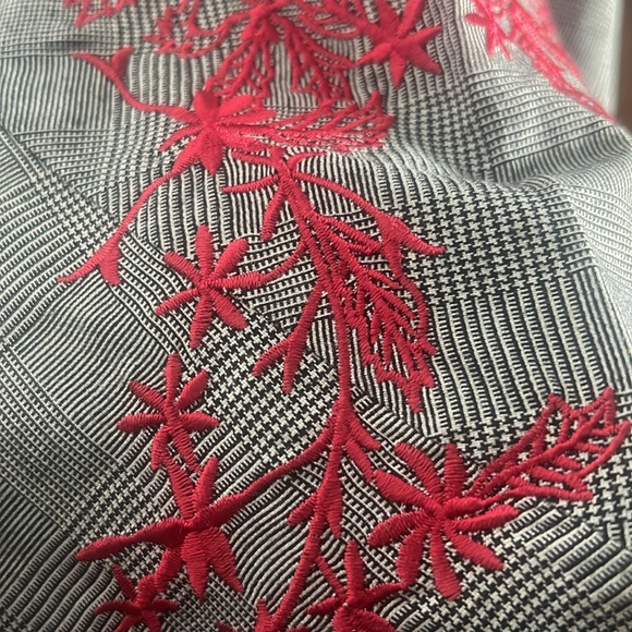 Houndstooth Blouse with exaggerated embroidered sleeve - Picture 4 of 14